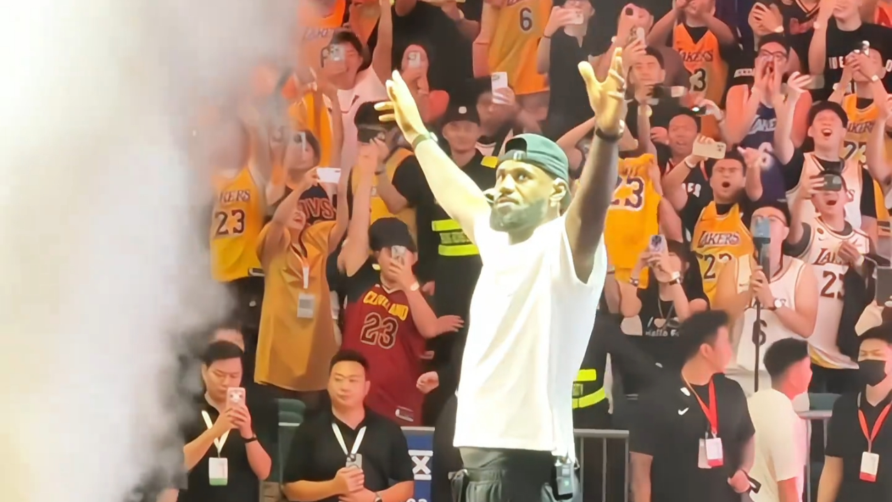 乐鱼体育官网-詹姆斯在中国队比赛中重要助攻，晋级下一阶段引发热议！观众掌声雷动的简单介绍-乐鱼体育官网