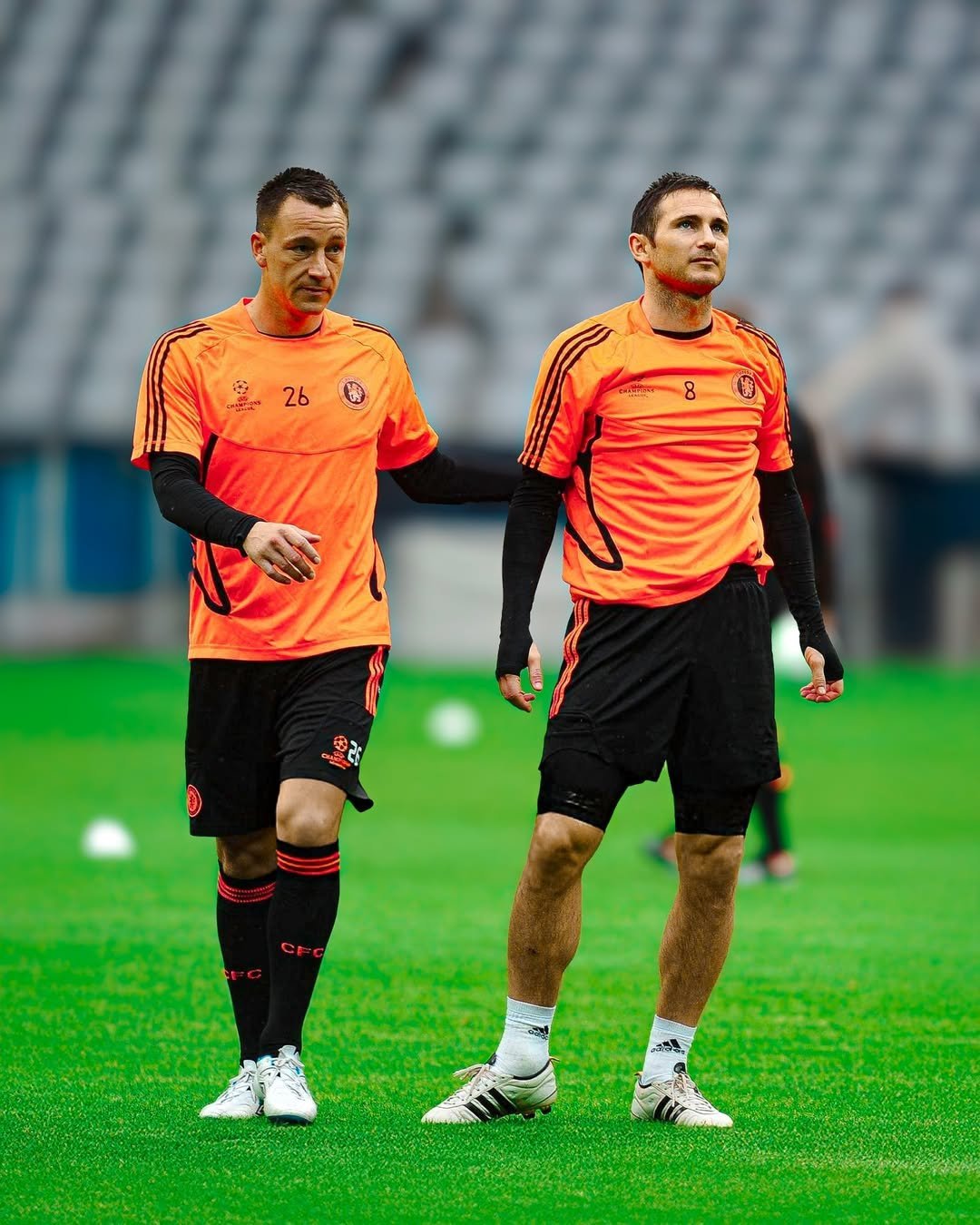 乐鱼体育-切尔西训练开放日；转会期完成体检引欢呼；亚冠在即；阵容厚度经受考验-乐鱼体育